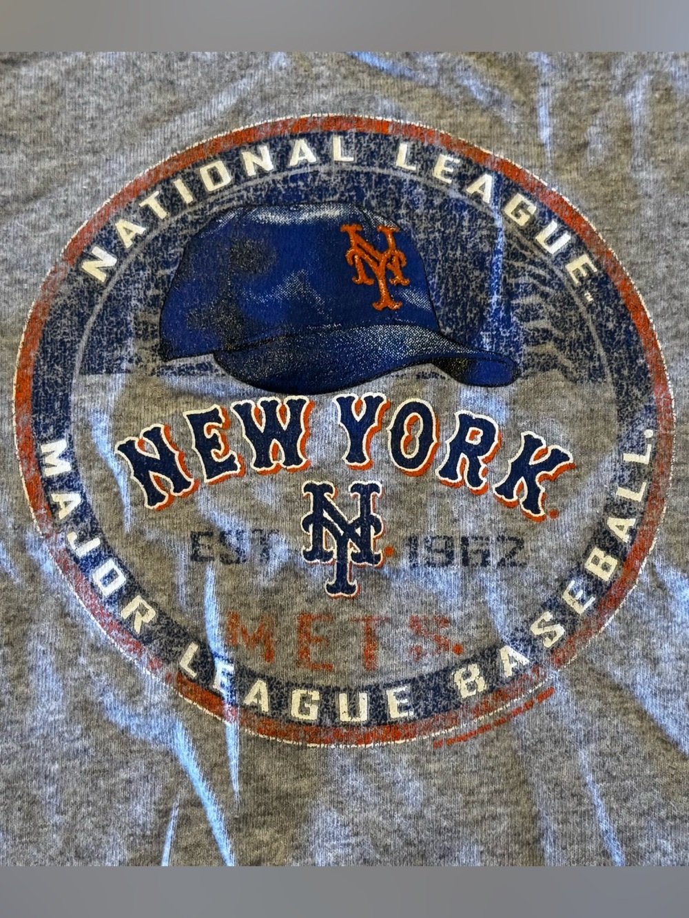 Genuine Merchandise Grey New York Mets Graphic Tee with Blue Hat and Orange Logo
